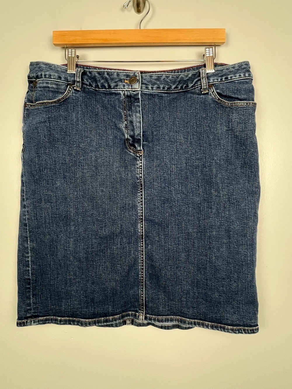 Talbots medium wash blue denim knee length skirt, size 16W petite.